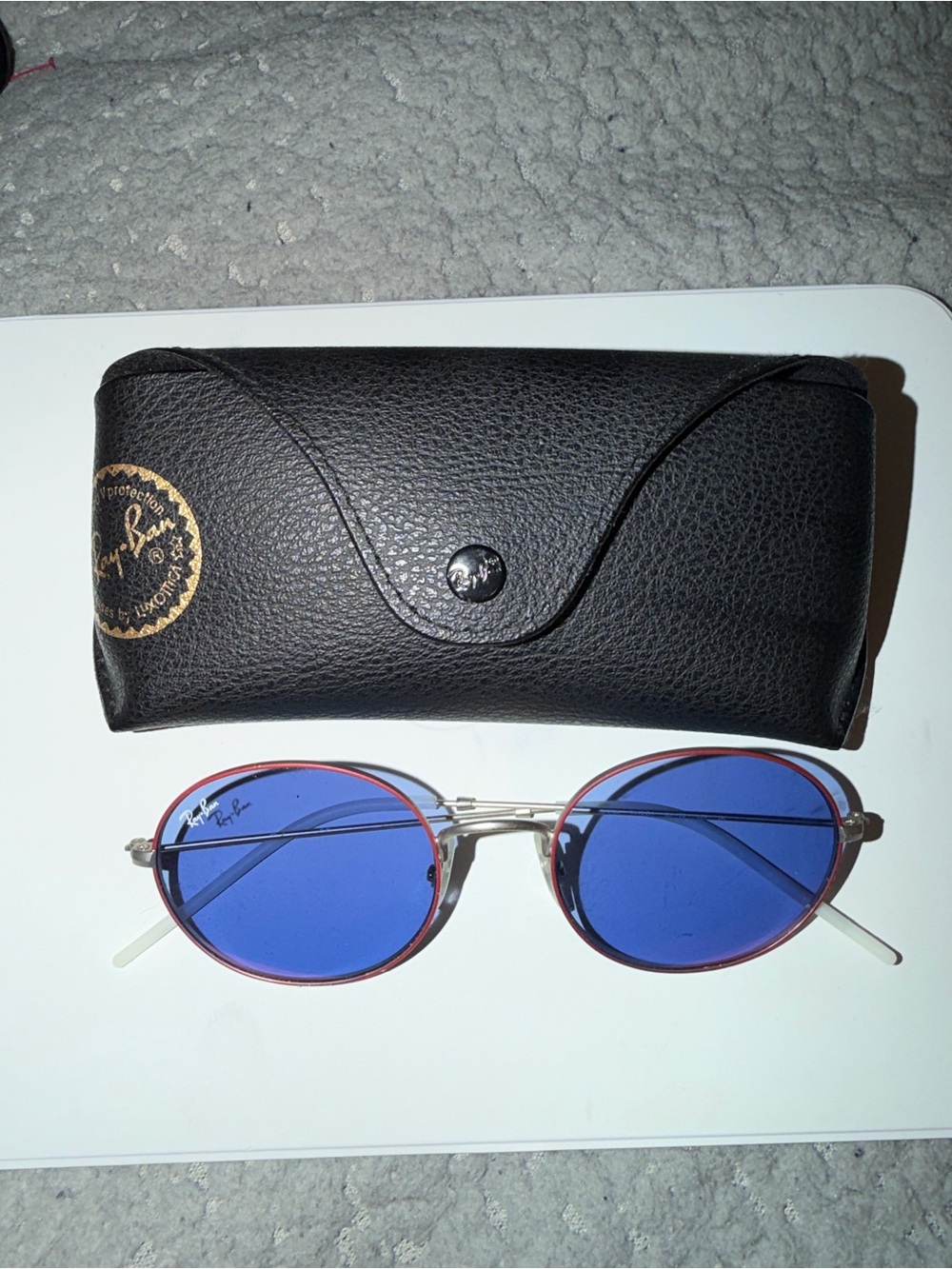 Ray-Ban Men’s Blue Lens Sunglasses with Silver Frame and Black Case